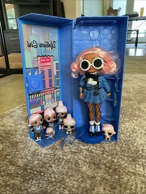 L.O.L. Surprise! Fashion Doll Playset – Blue with Pink Hair